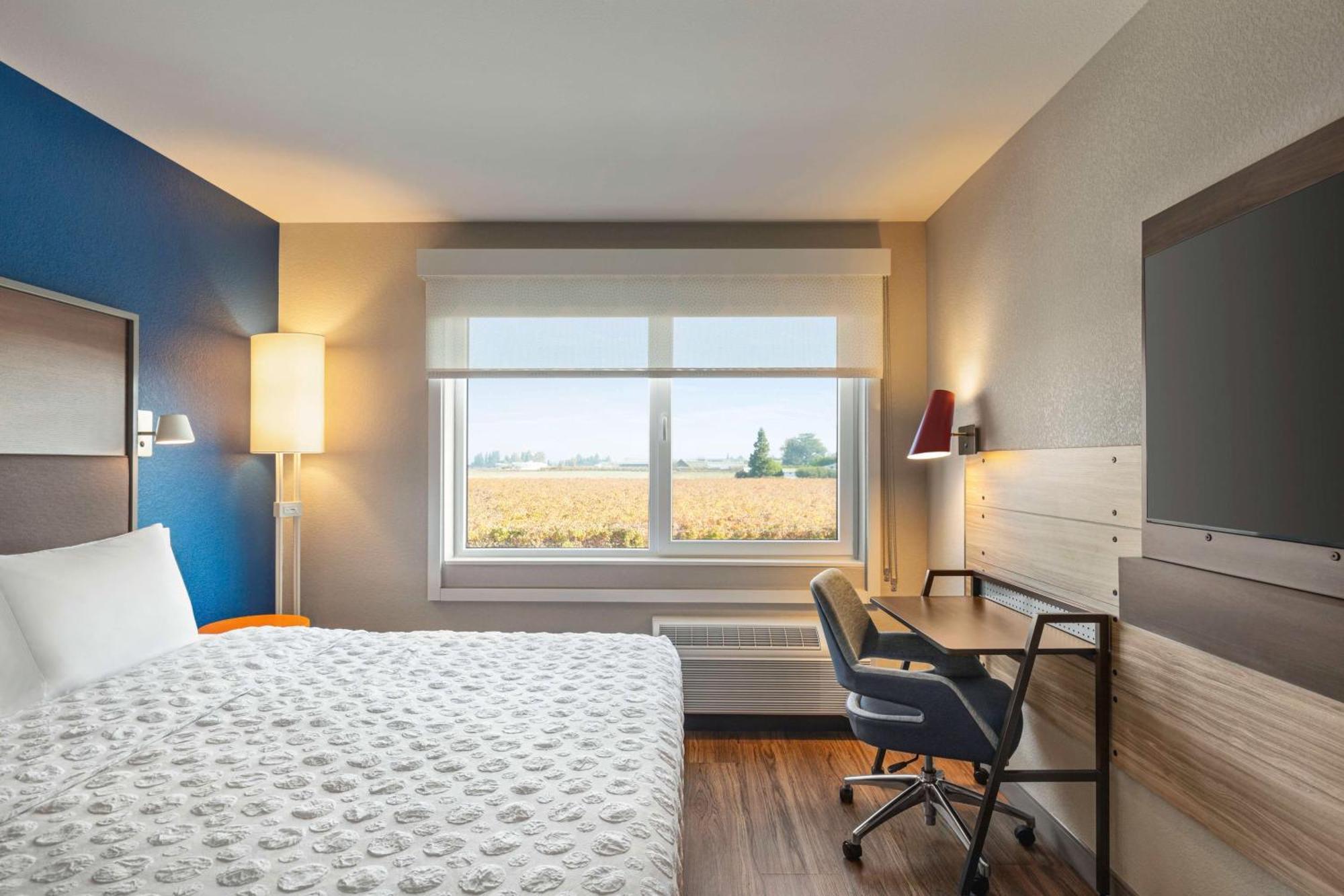 Tru By Hilton Lodi Hotel Exterior photo